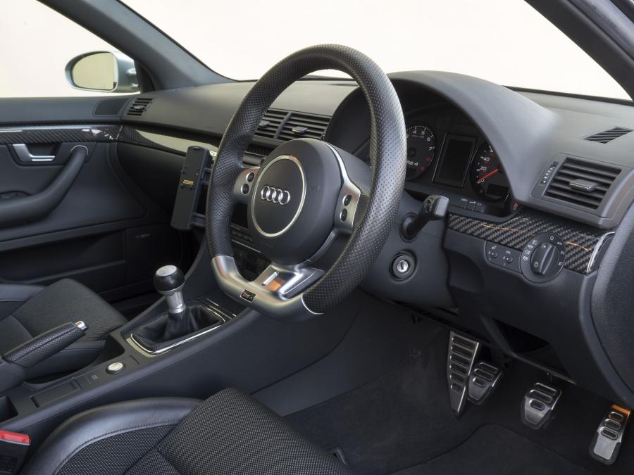 Интерьер Audi RS4 Avant (B7, 8E) 2006 года  (UK) (фото 2 из 9)